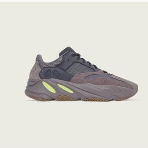 YEEZY BOOST 700